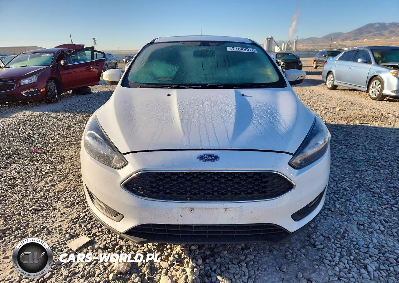 2017 Ford Focus Sel VIN:1FADP3M2XHL314247 - 5
