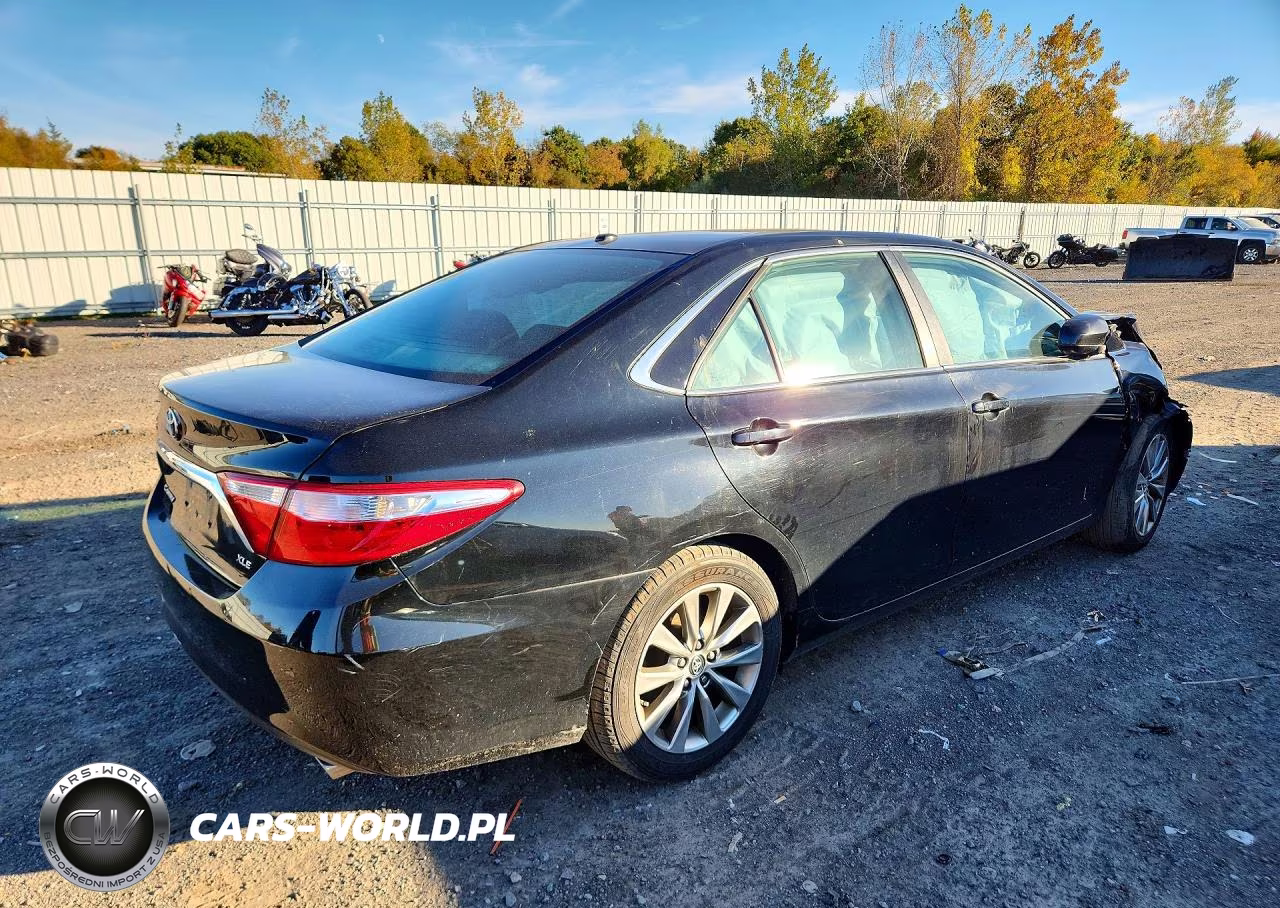 2015 Toyota Camry Xle VIN:4T1BF1FK9FU930319 - 3