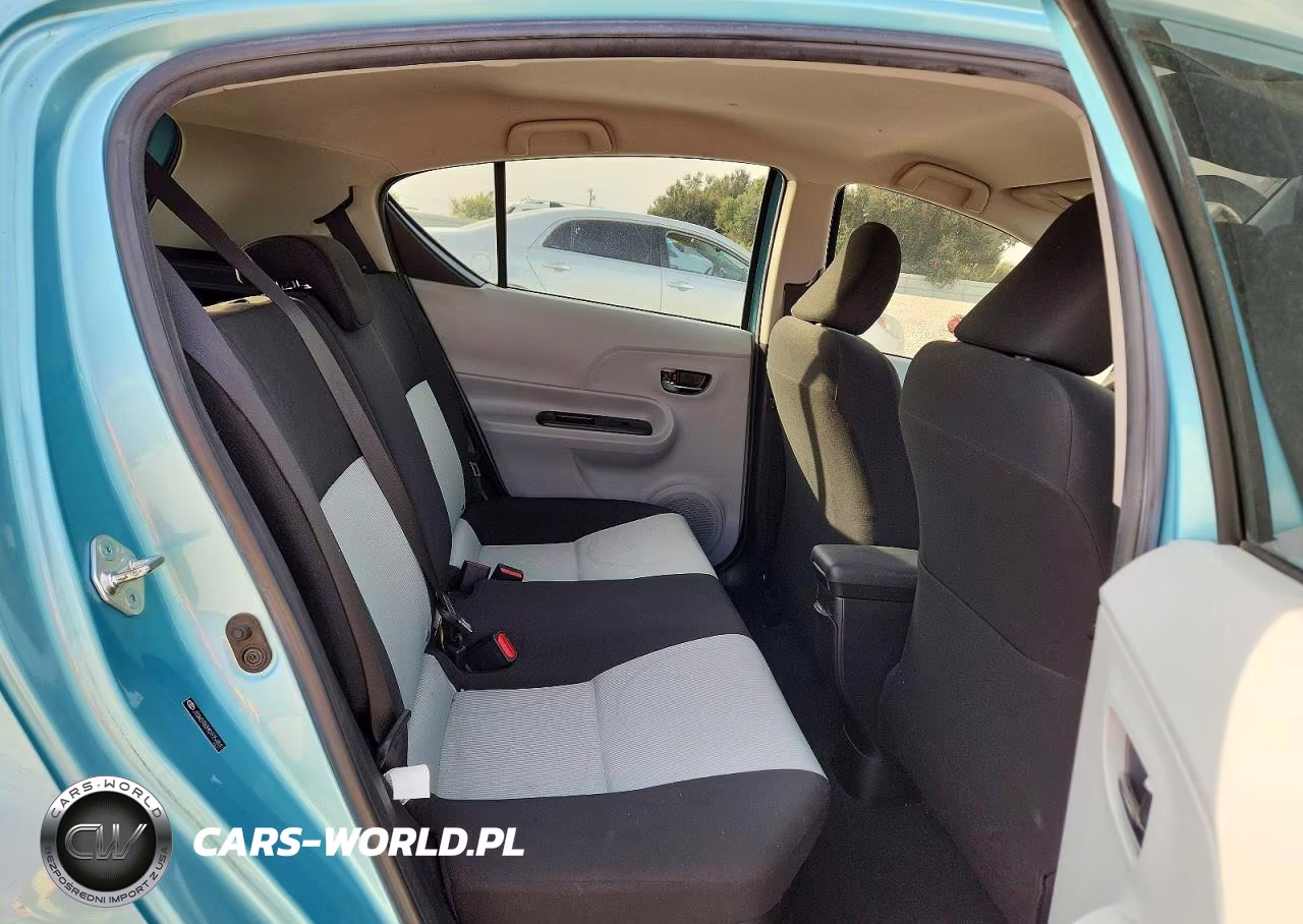 2013 Toyota Prius C Two VIN:JTDKDTB3XD1054847 - 10