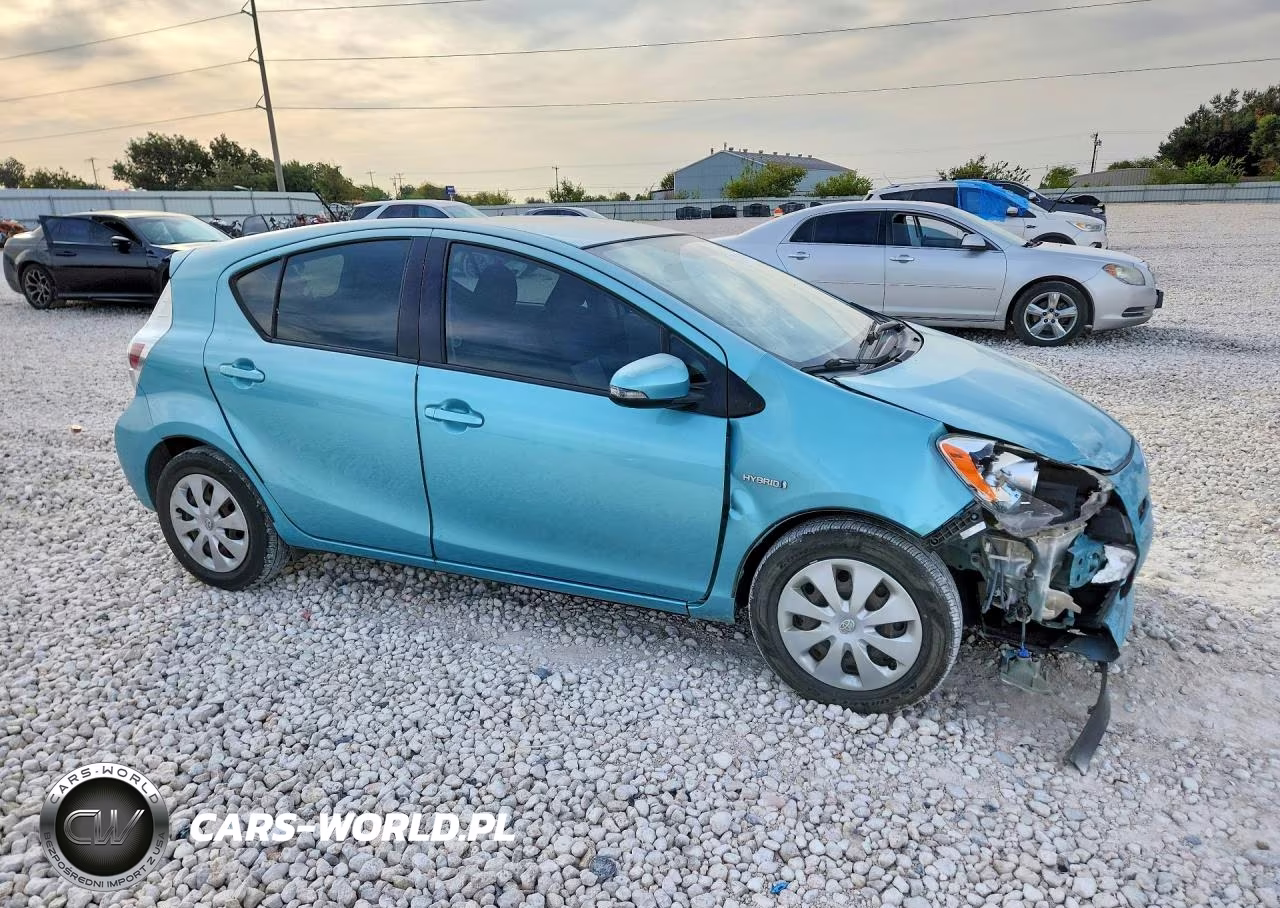 2013 Toyota Prius C Two VIN:JTDKDTB3XD1054847 - 4