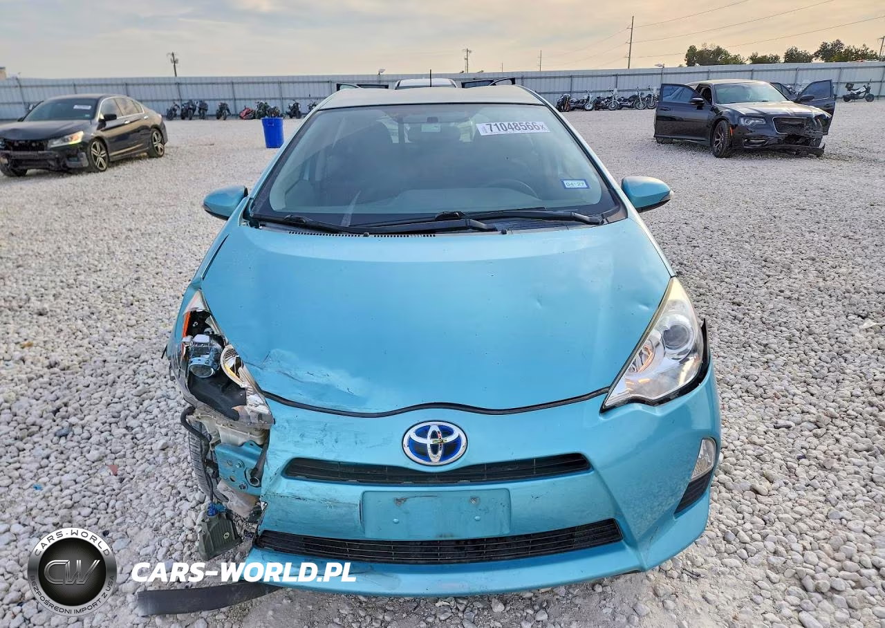 2013 Toyota Prius C Two VIN:JTDKDTB3XD1054847 - 5