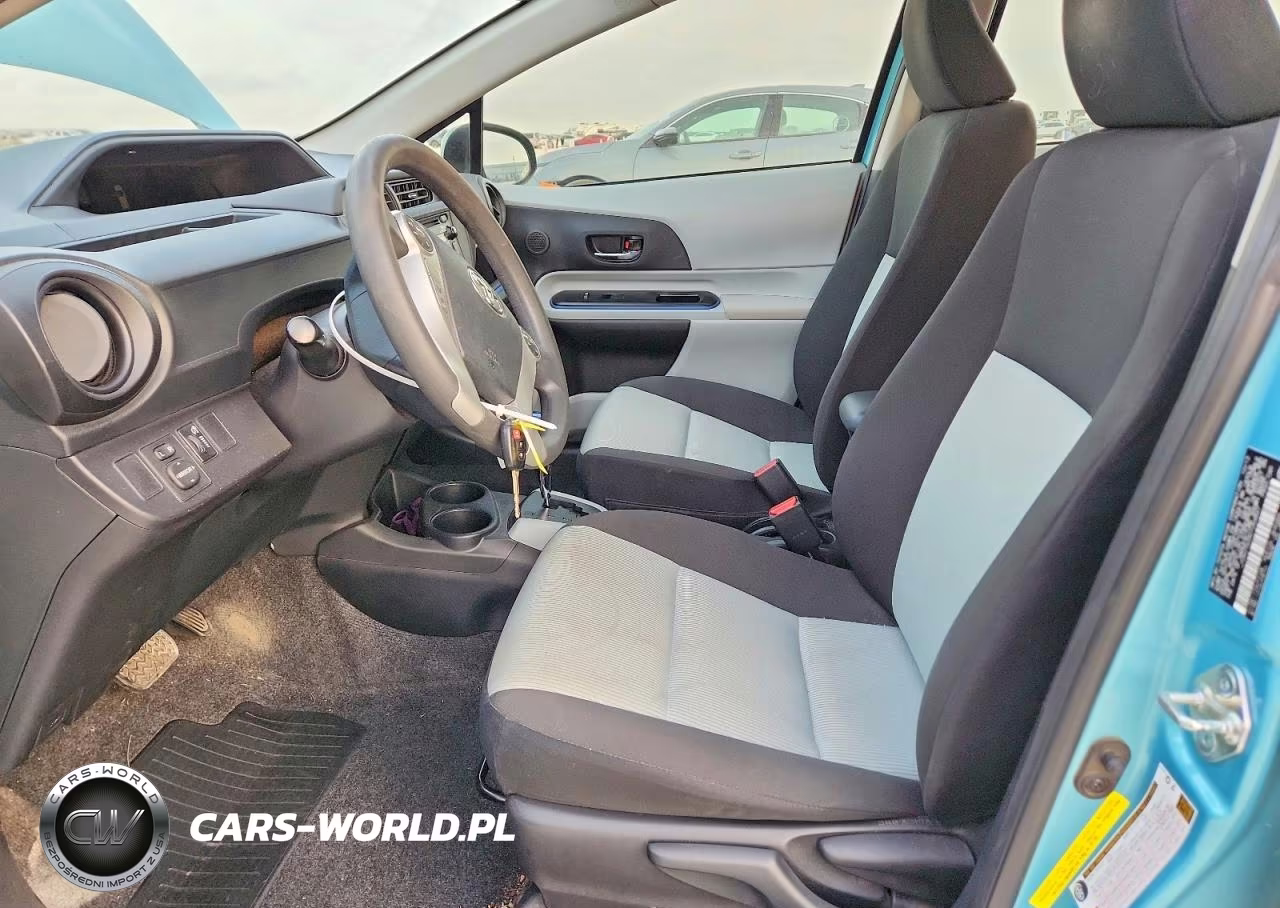2013 Toyota Prius C Two VIN:JTDKDTB3XD1054847 - 7