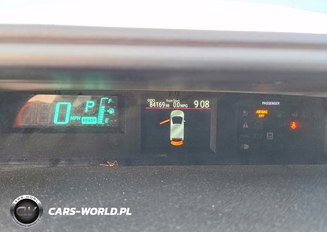 2013 Toyota Prius C Two VIN:JTDKDTB3XD1054847 - 9