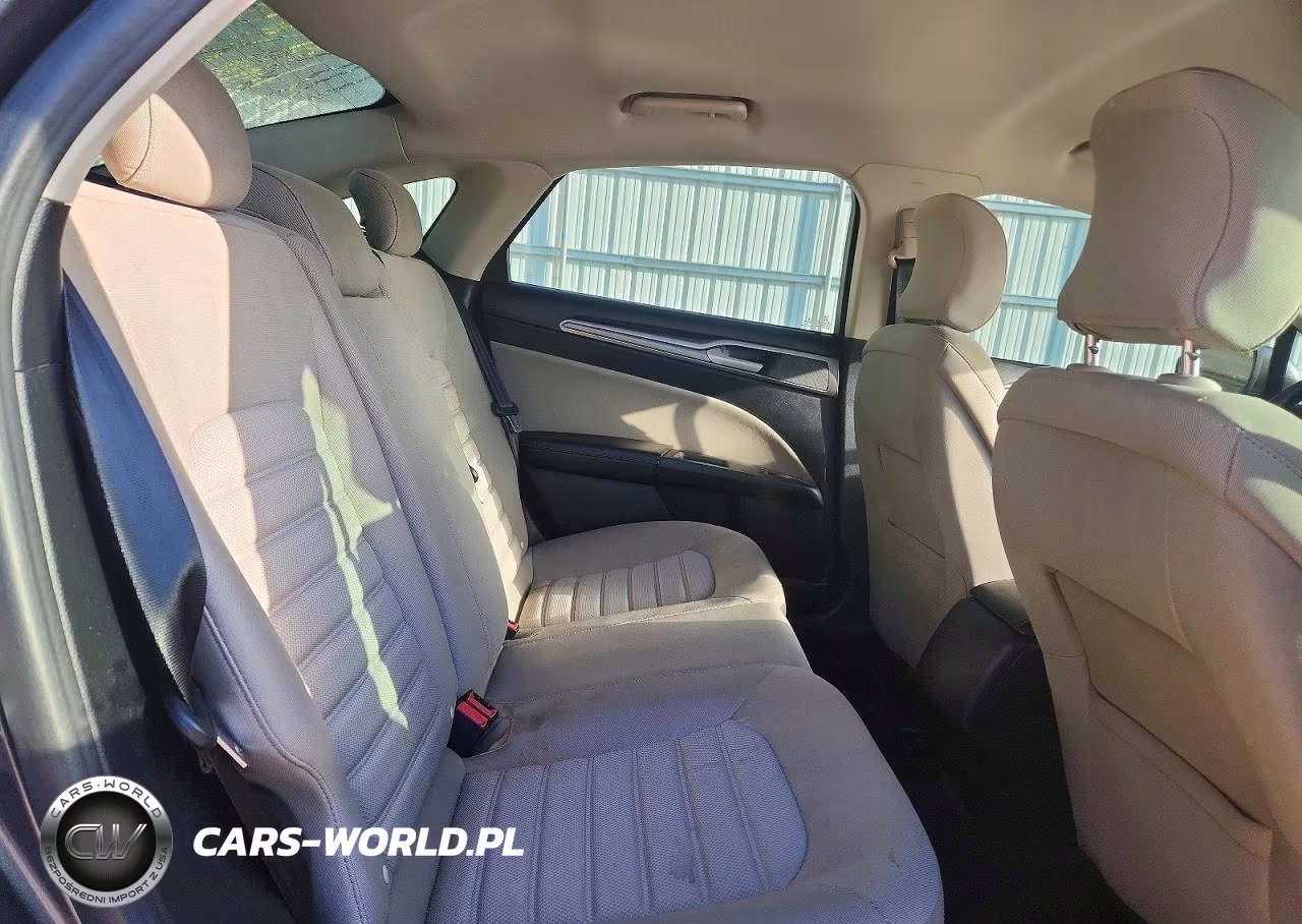 2019 Ford Fusion S VIN:3FA6P0G72KR111568 - 10