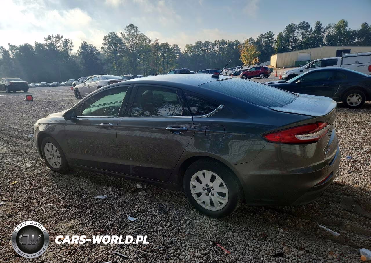 2019 Ford Fusion S VIN:3FA6P0G72KR111568 - 2