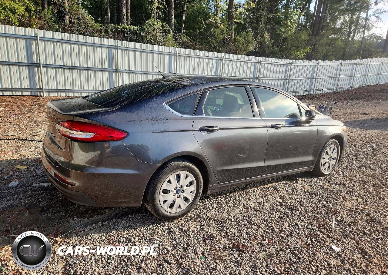2019 Ford Fusion S VIN:3FA6P0G72KR111568 - 3