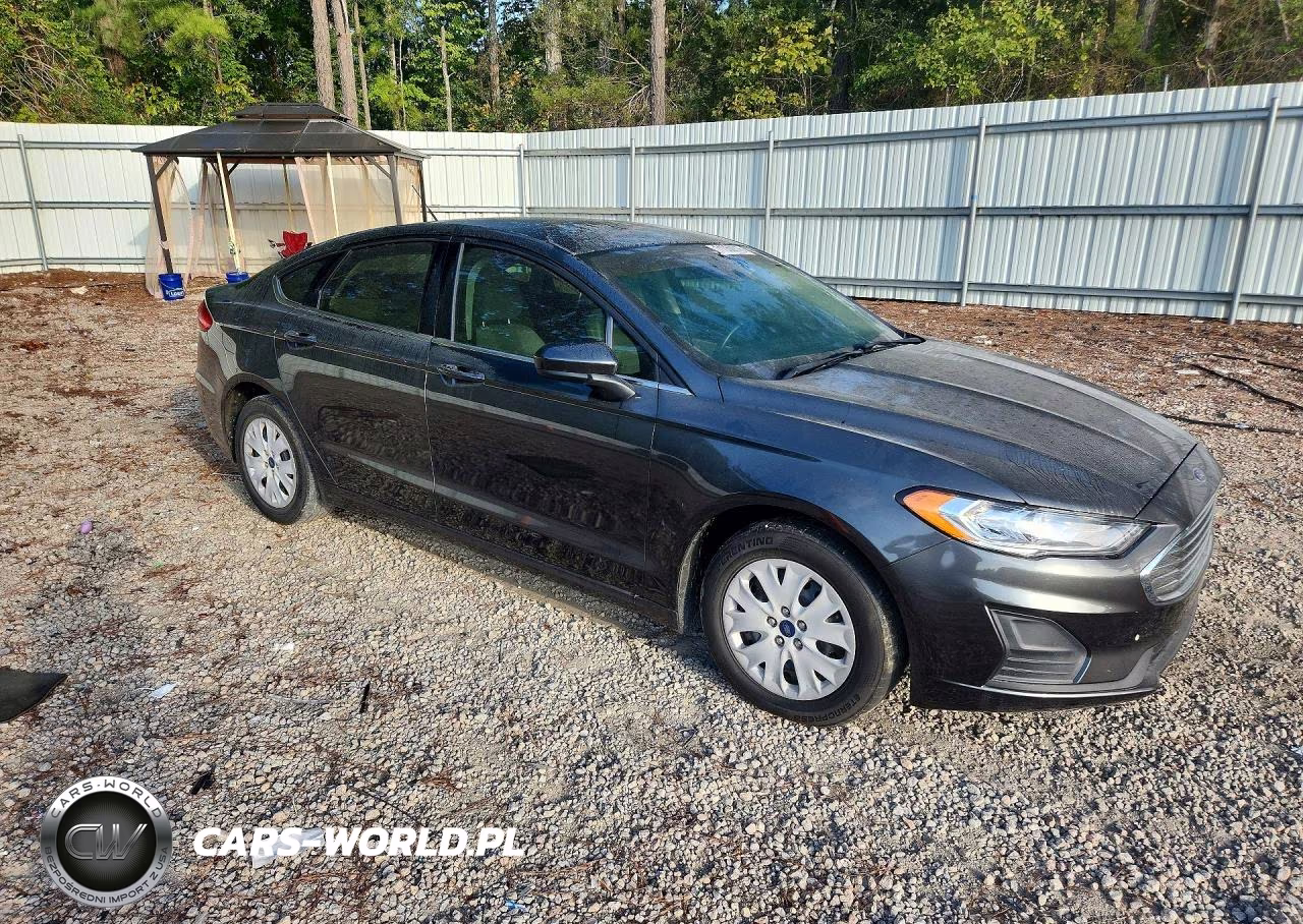 2019 Ford Fusion S VIN:3FA6P0G72KR111568 - 4