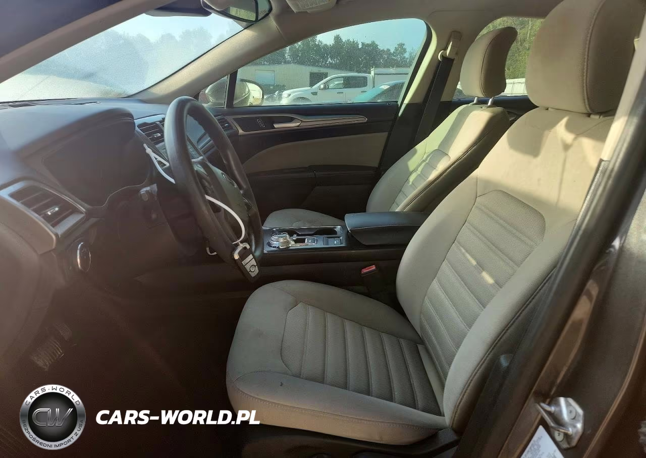 2019 Ford Fusion S VIN:3FA6P0G72KR111568 - 7