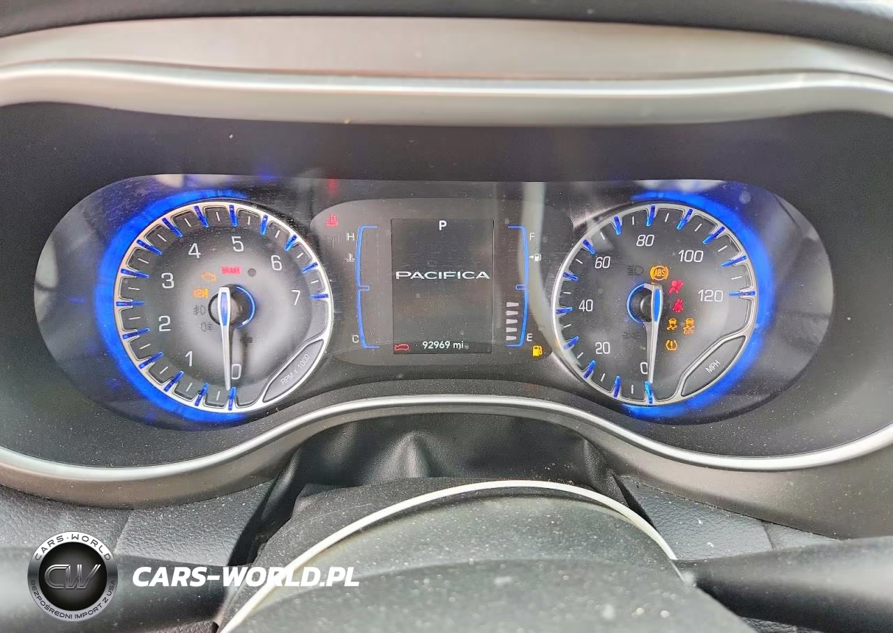 2020 Chrysler Pacifica Touring VIN:2C4RC1FG1LR238121 - 9