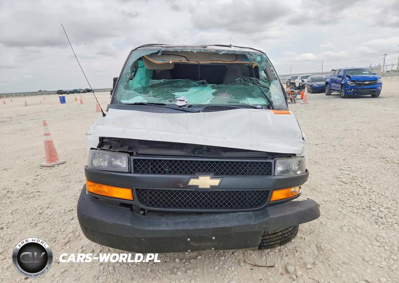 2021 Chevrolet Express G2500 VIN:1GCWGAFP4M1302150 - 5