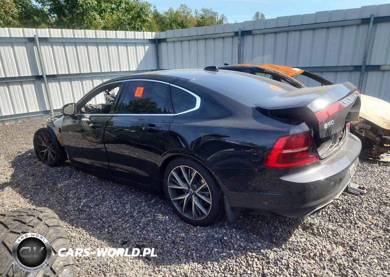 2017 Volvo S90 T6 Momentum VIN:YV1A22MK1H1010963 - 2