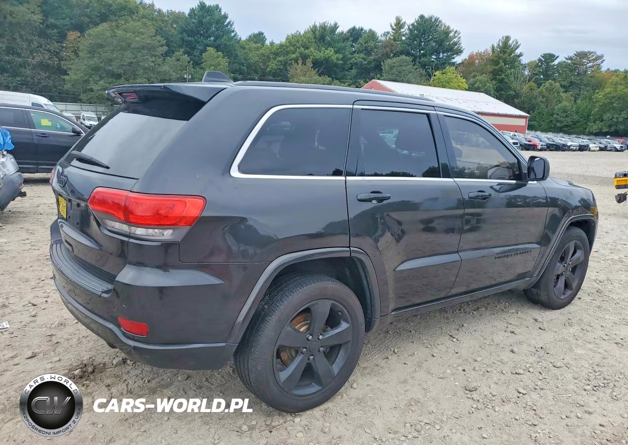 2015 Jeep Grand Cherokee Laredo VIN:1C4RJFAG0FC742411 - 3