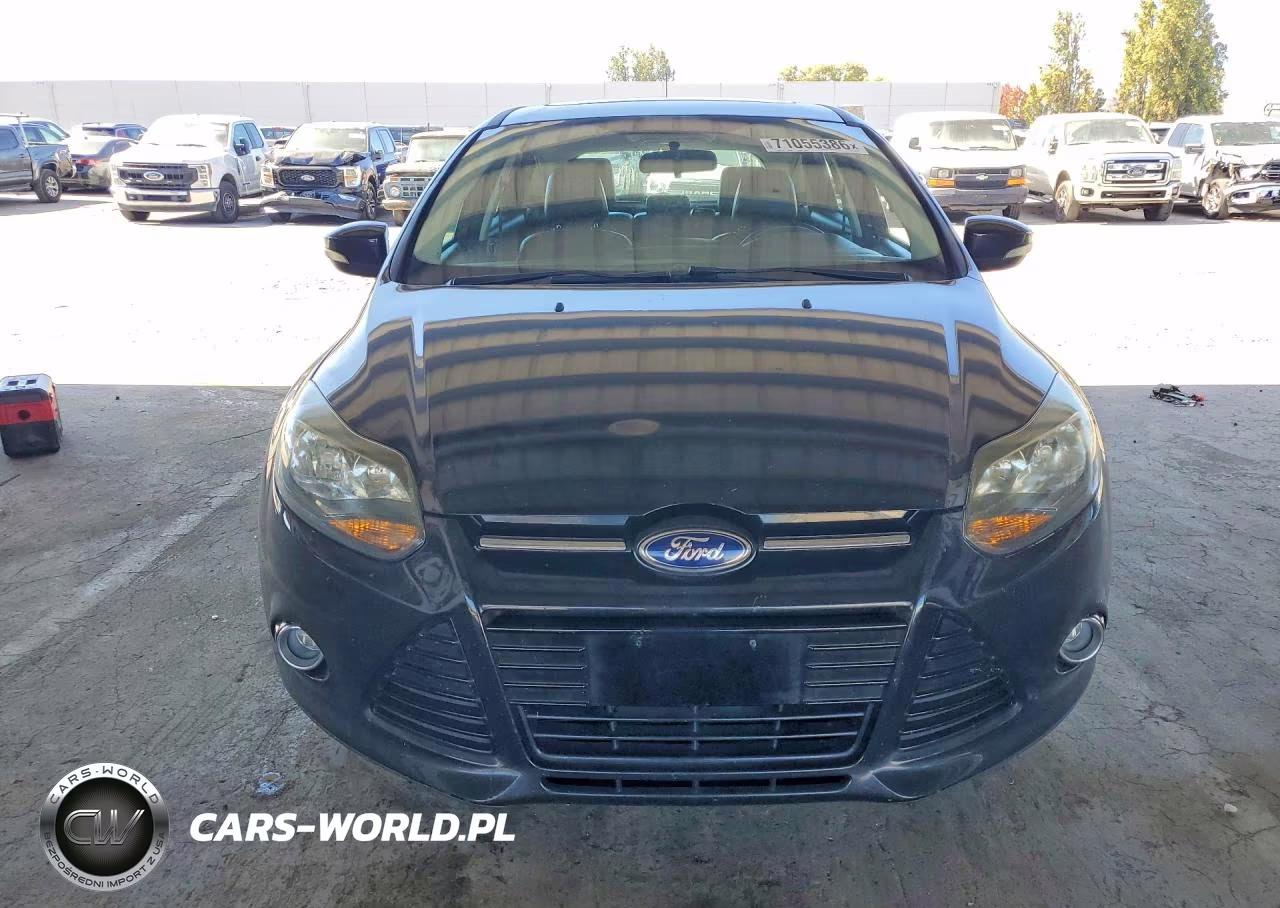 2013 Ford Focus Titanium VIN:1FADP3N20DL382596 - 5