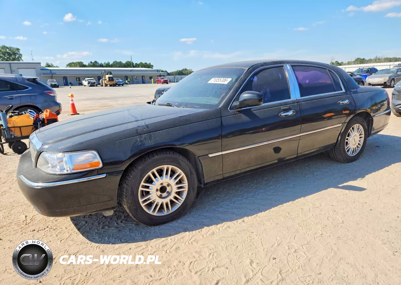2011 Lincoln Town Car Signature Limited