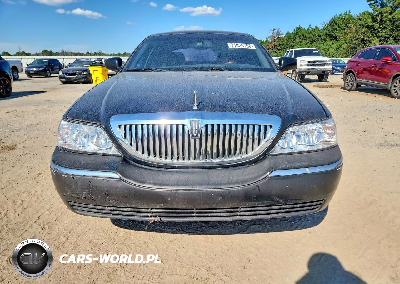 2011 Lincoln Town Car Signature Limited VIN:2LNBL8CV5BX761077 - 5
