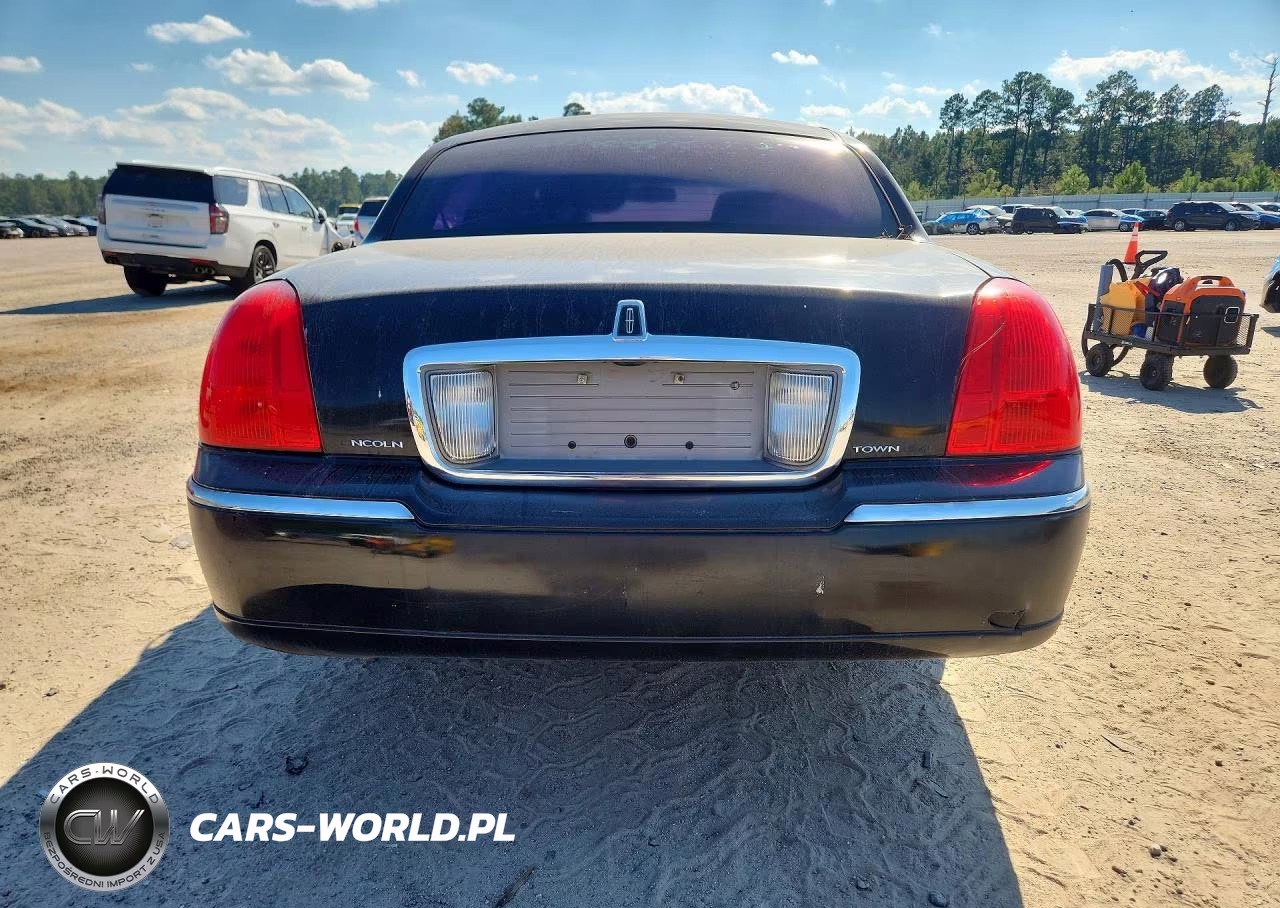 2011 Lincoln Town Car Signature Limited VIN:2LNBL8CV5BX761077 - 6