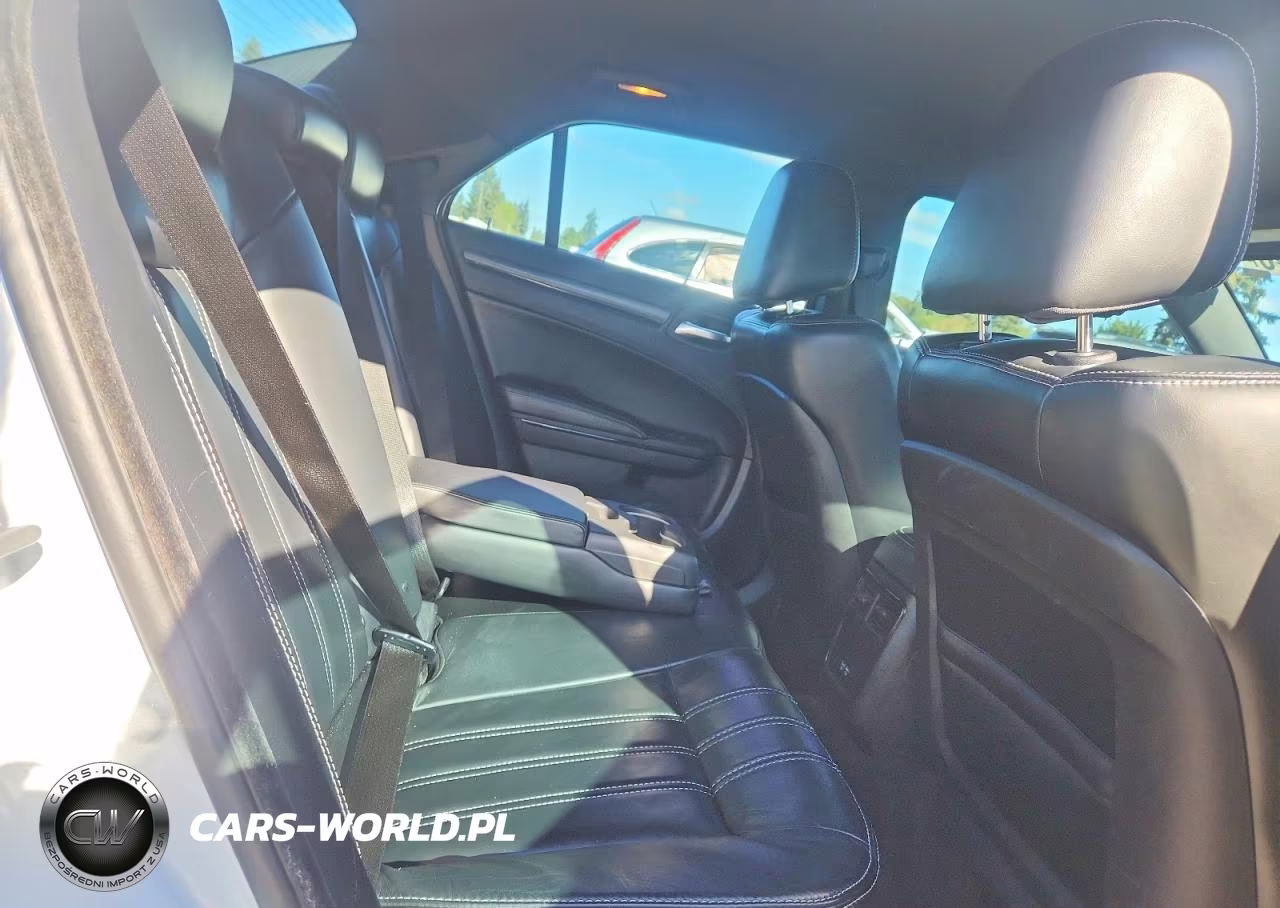 2016 Chrysler 300 S VIN:2C3CCABG0GH170535 - 10