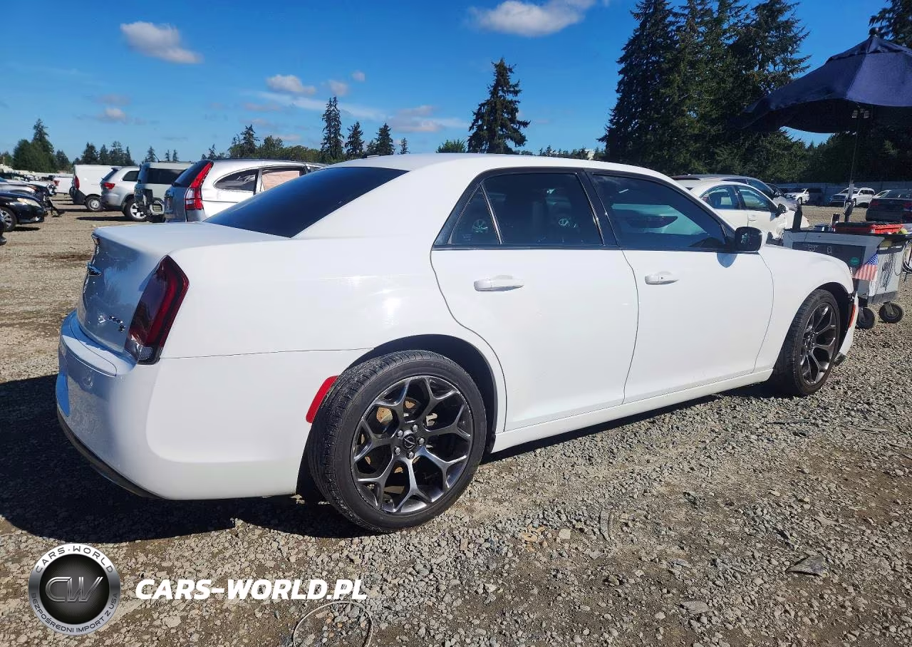 2016 Chrysler 300 S VIN:2C3CCABG0GH170535 - 3