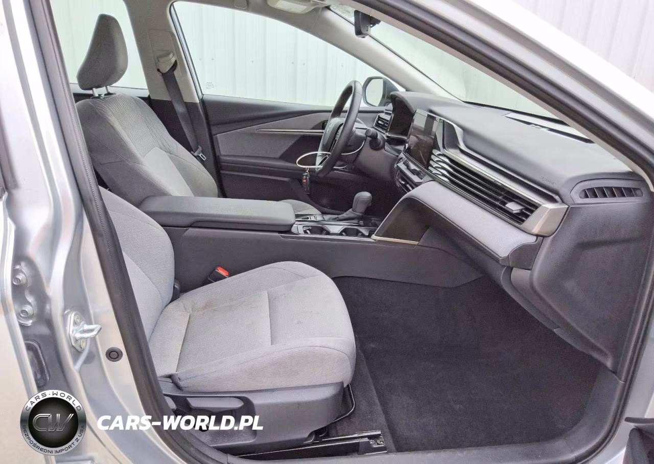 2026 Toyota Camry Le VIN:4T1DAACK0TU662039 - 13