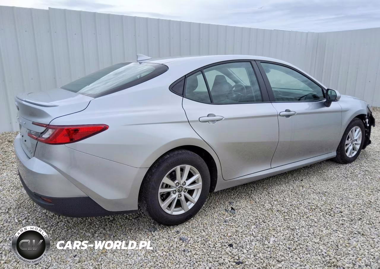 2026 Toyota Camry Le VIN:4T1DAACK0TU662039 - 3