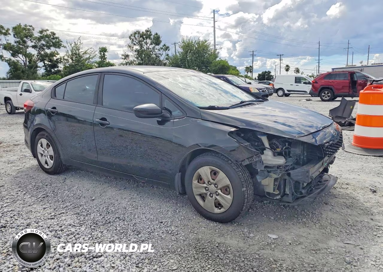 2018 Kia Forte Lx VIN:3KPFK4A76JE240573 - 4