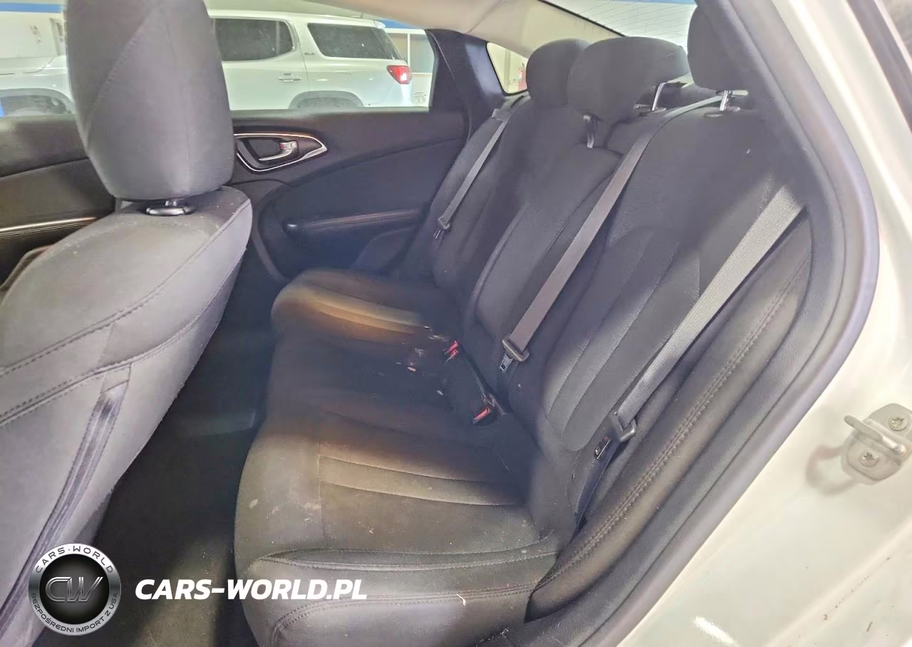 2016 Chrysler 200 Limited VIN:1C3CCCAB2GN137349 - 10