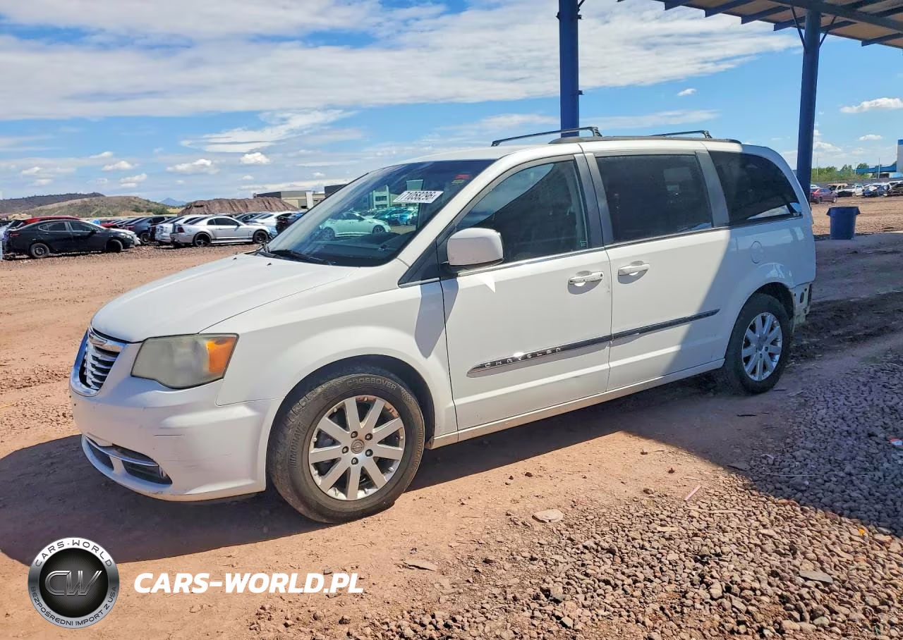 2013 Chrysler Town & Country Touring – zdjęcie 1 z 14
