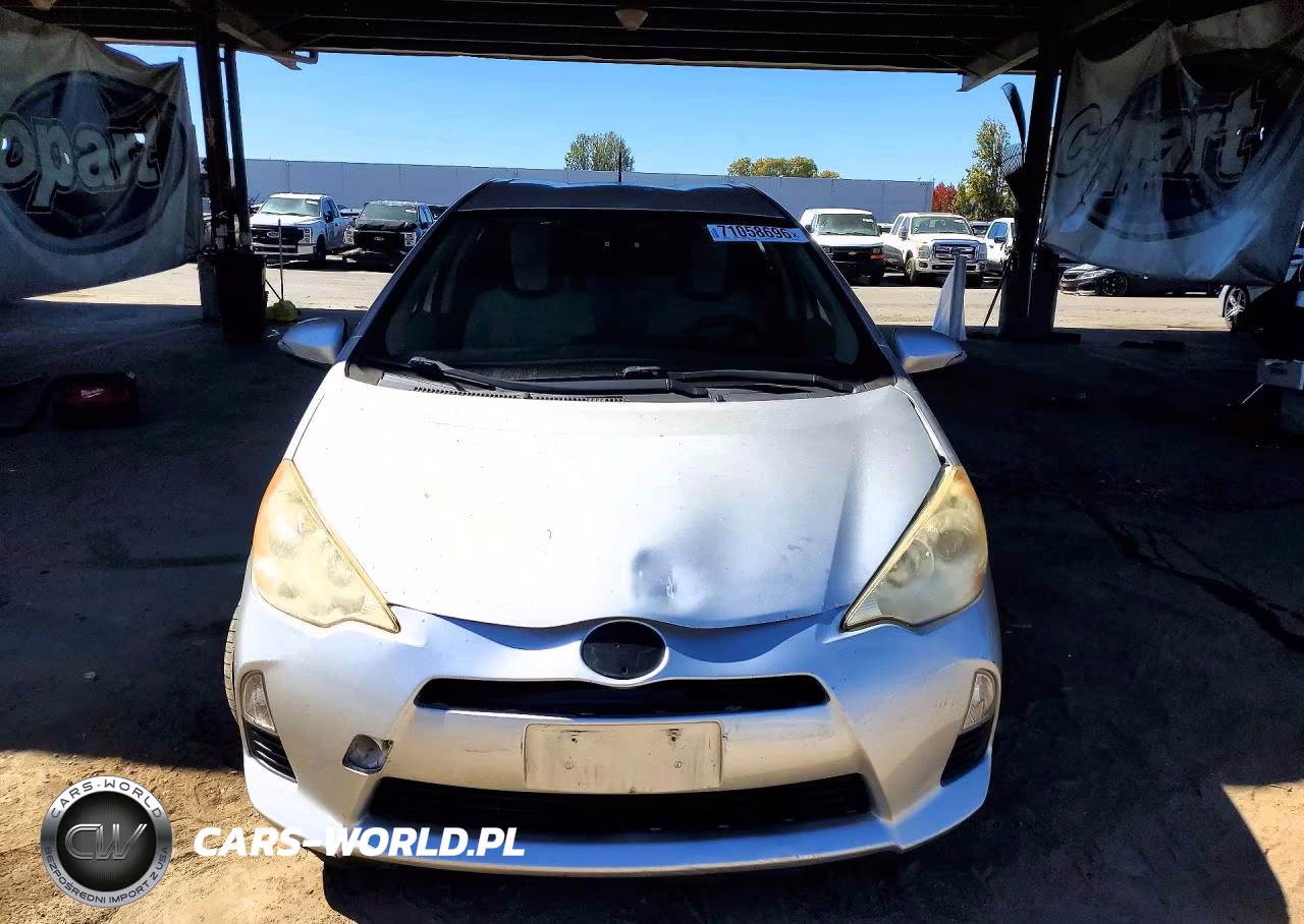 2014 Toyota Prius C One VIN:JTDKDTB32E1559461 - 5
