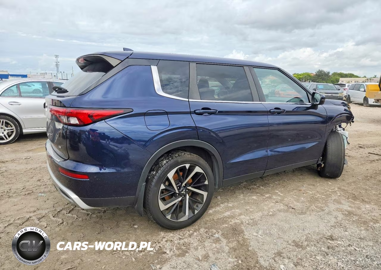 2023 Mitsubishi Outlander Se VIN:JA4J3UA82PZ058943 - 3