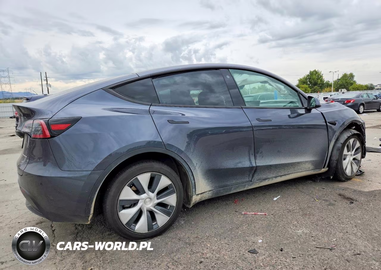 2022 Tesla Model Y VIN:7SAYGDEE9NF357912 - 3