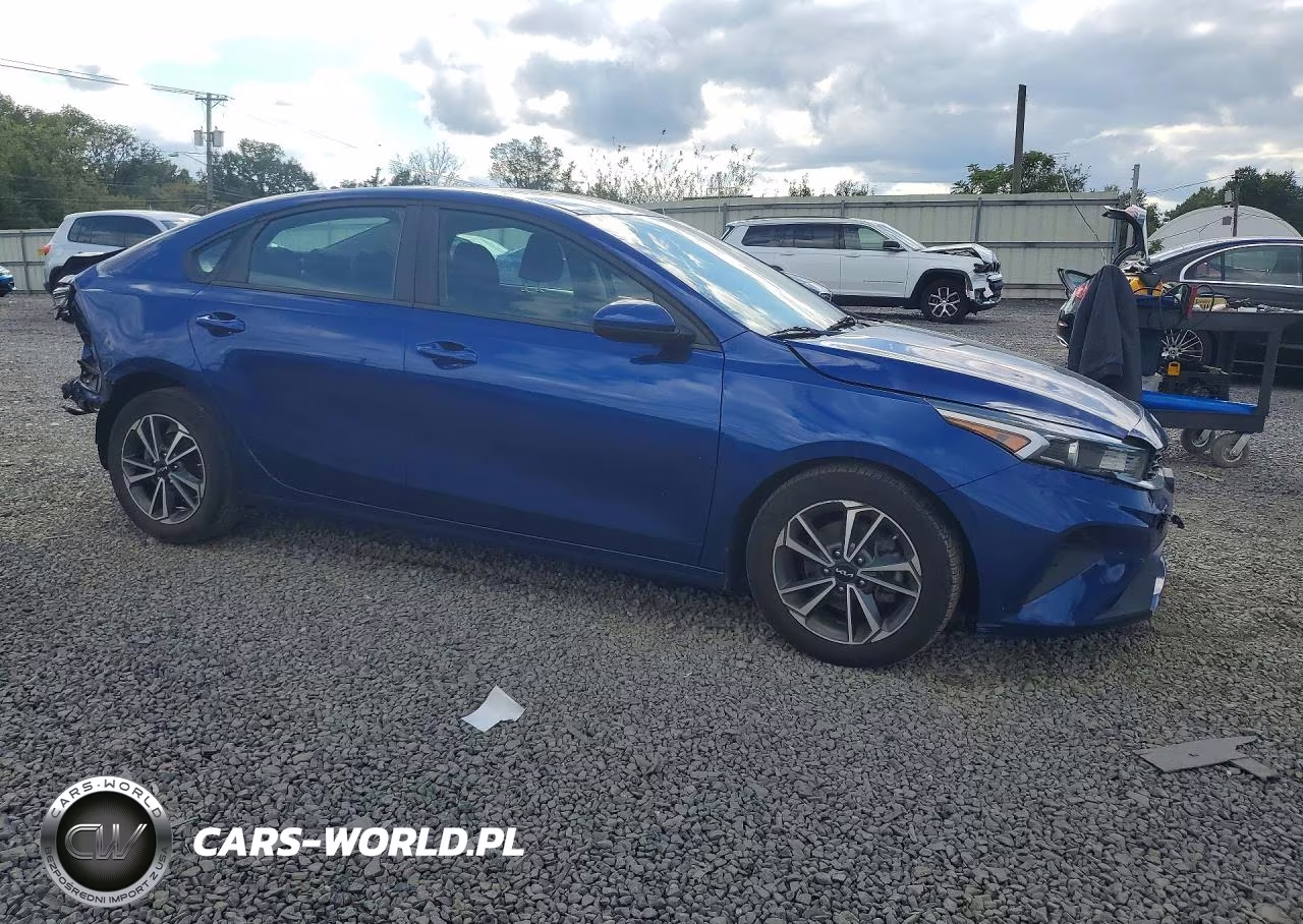 2022 Kia Forte Lxs VIN:3KPF24AD4NE459060 - 4