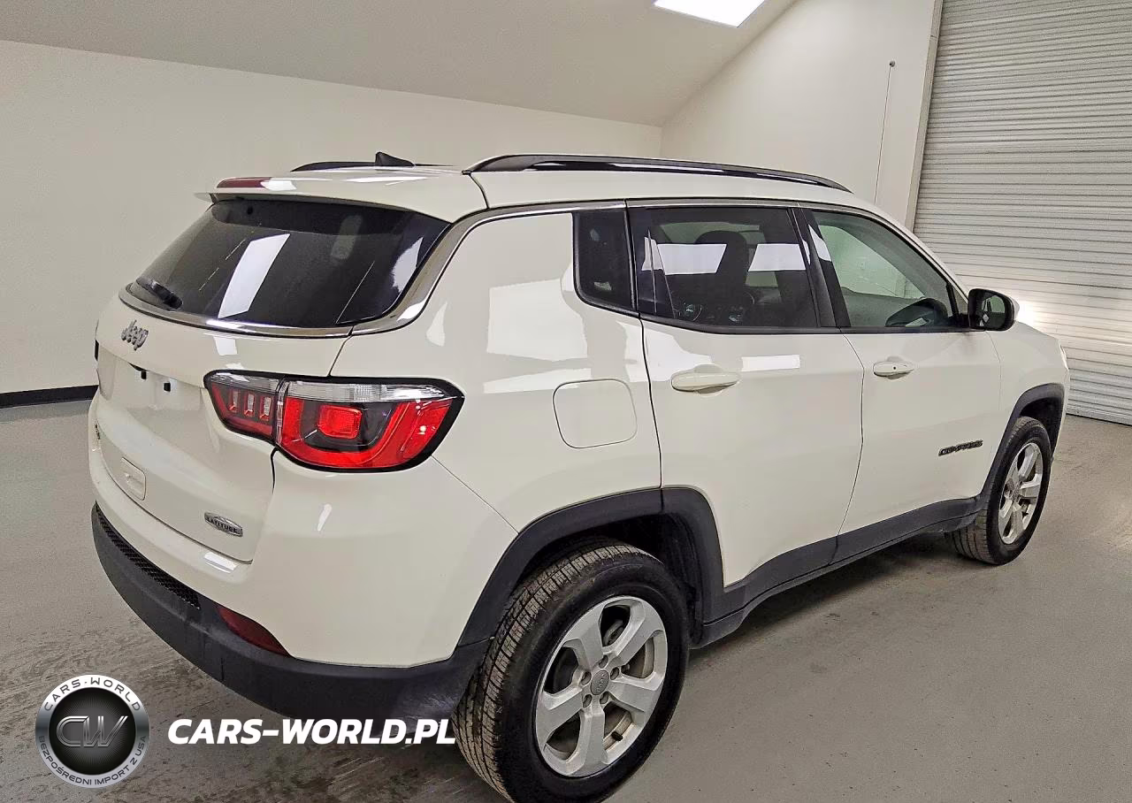 2018 Jeep Compass Latitude VIN:3C4NJDBBXJT291071 - 3