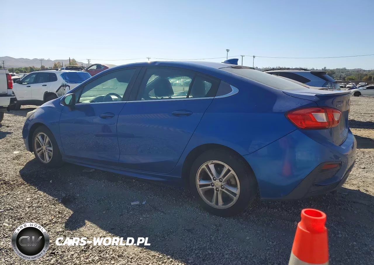 2018 Chevrolet Cruze Lt VIN:1G1BE5SM3J7141105 - 2