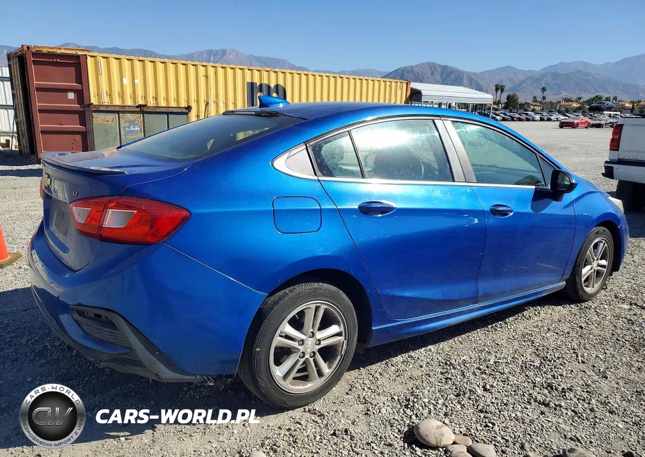 2018 Chevrolet Cruze Lt VIN:1G1BE5SM3J7141105 - 3