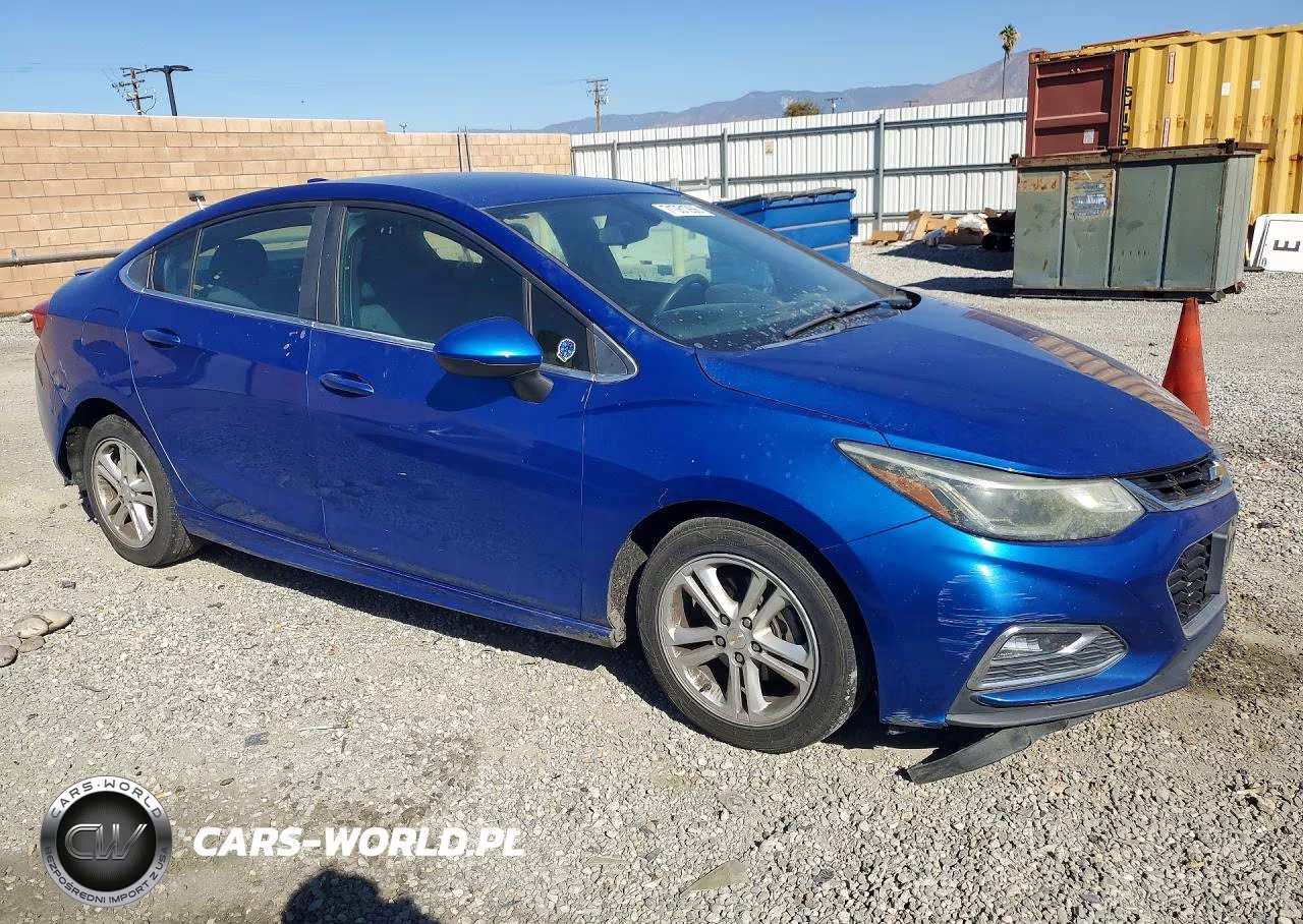 2018 Chevrolet Cruze Lt VIN:1G1BE5SM3J7141105 - 4