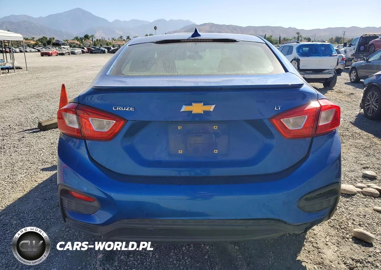 2018 Chevrolet Cruze Lt VIN:1G1BE5SM3J7141105 - 6