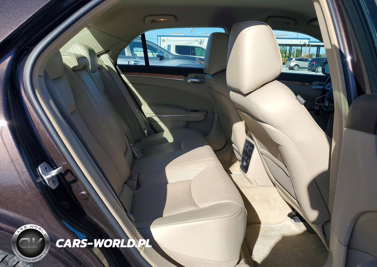 2012 Chrysler 300 Limited VIN:2C3CCACG5CH176016 - 10