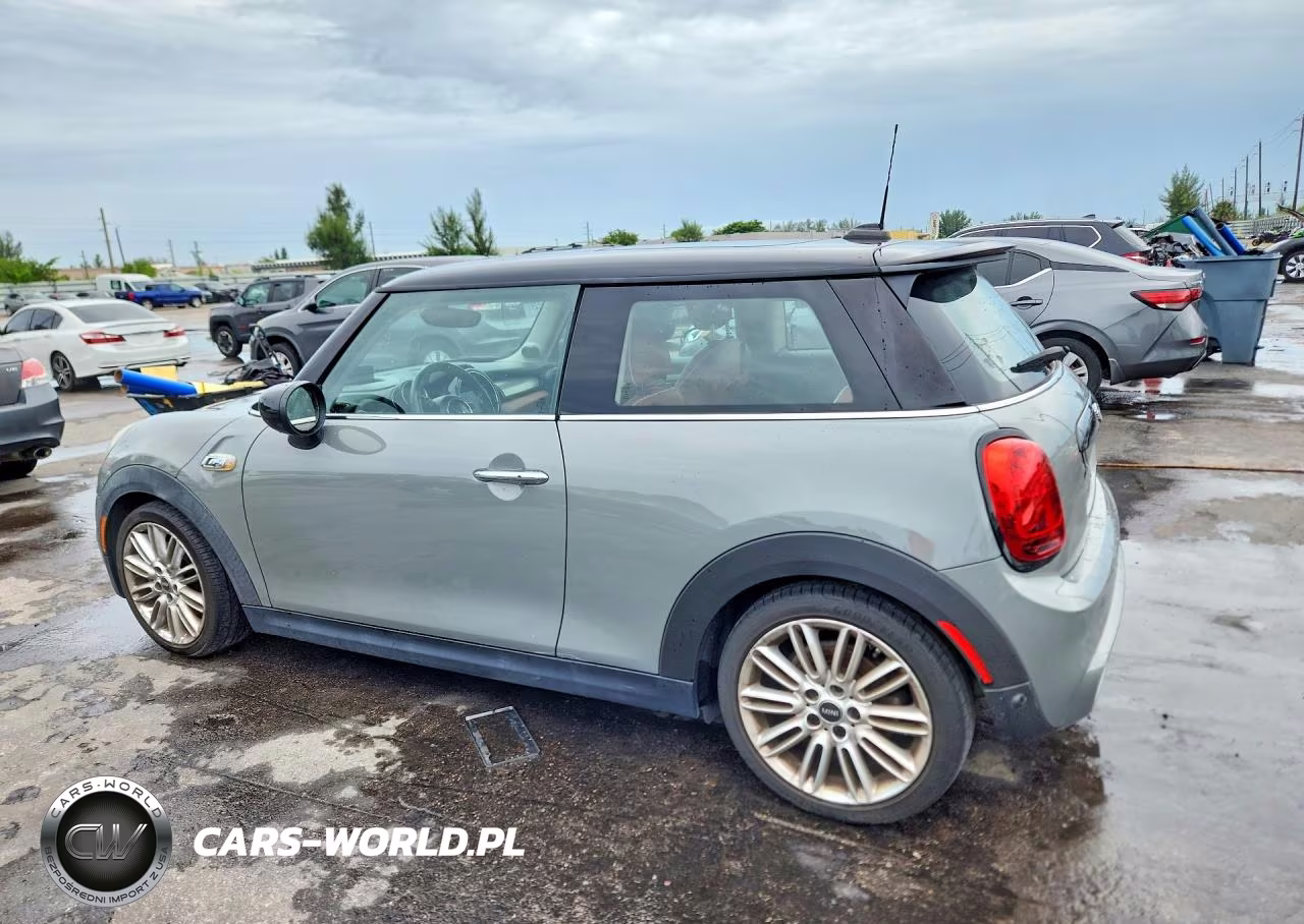 2020 Mini Cooper S VIN:WMWXR5C01L2L53821 - 2