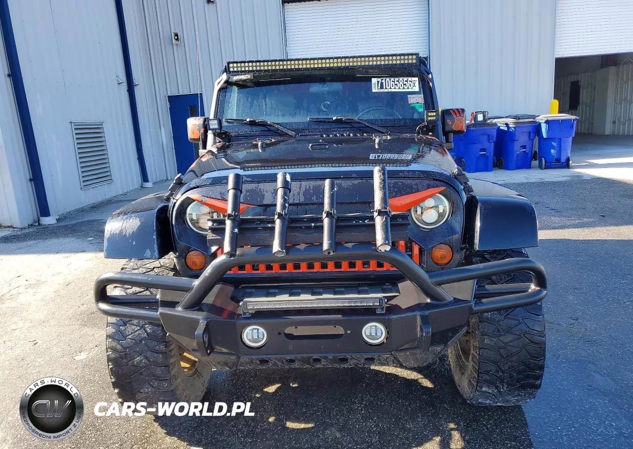 2010 Jeep Wrangler Sahara VIN:1J4GA5D16AL181403 - 5