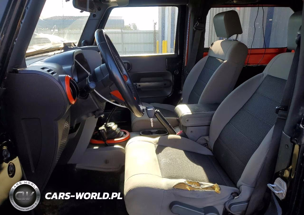 2010 Jeep Wrangler Sahara VIN:1J4GA5D16AL181403 - 7