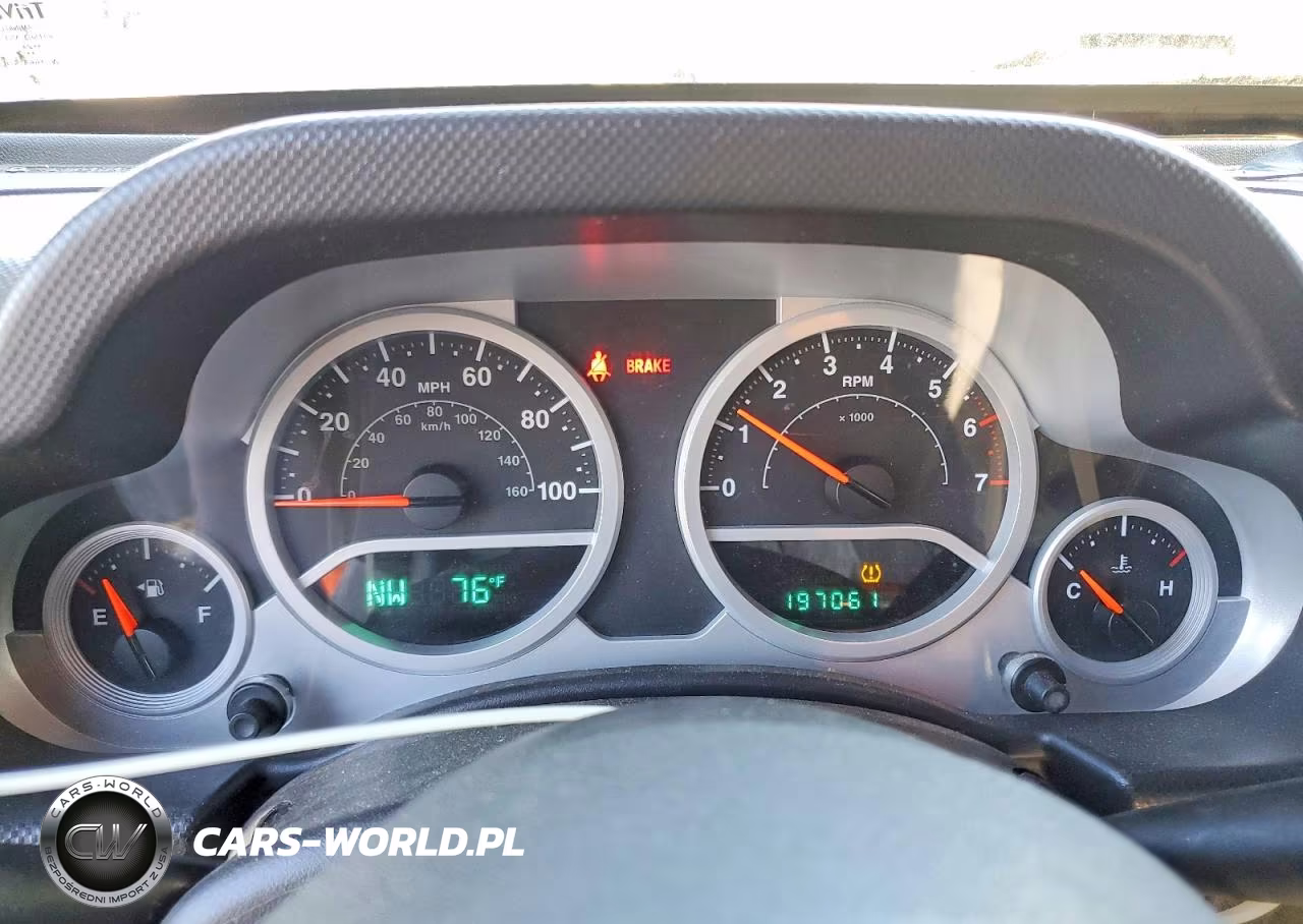 2010 Jeep Wrangler Sahara VIN:1J4GA5D16AL181403 - 9