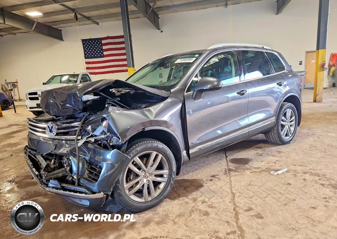 2015 Volkswagen Touareg V6 VIN:WVGEF9BP0FD002072 - 1