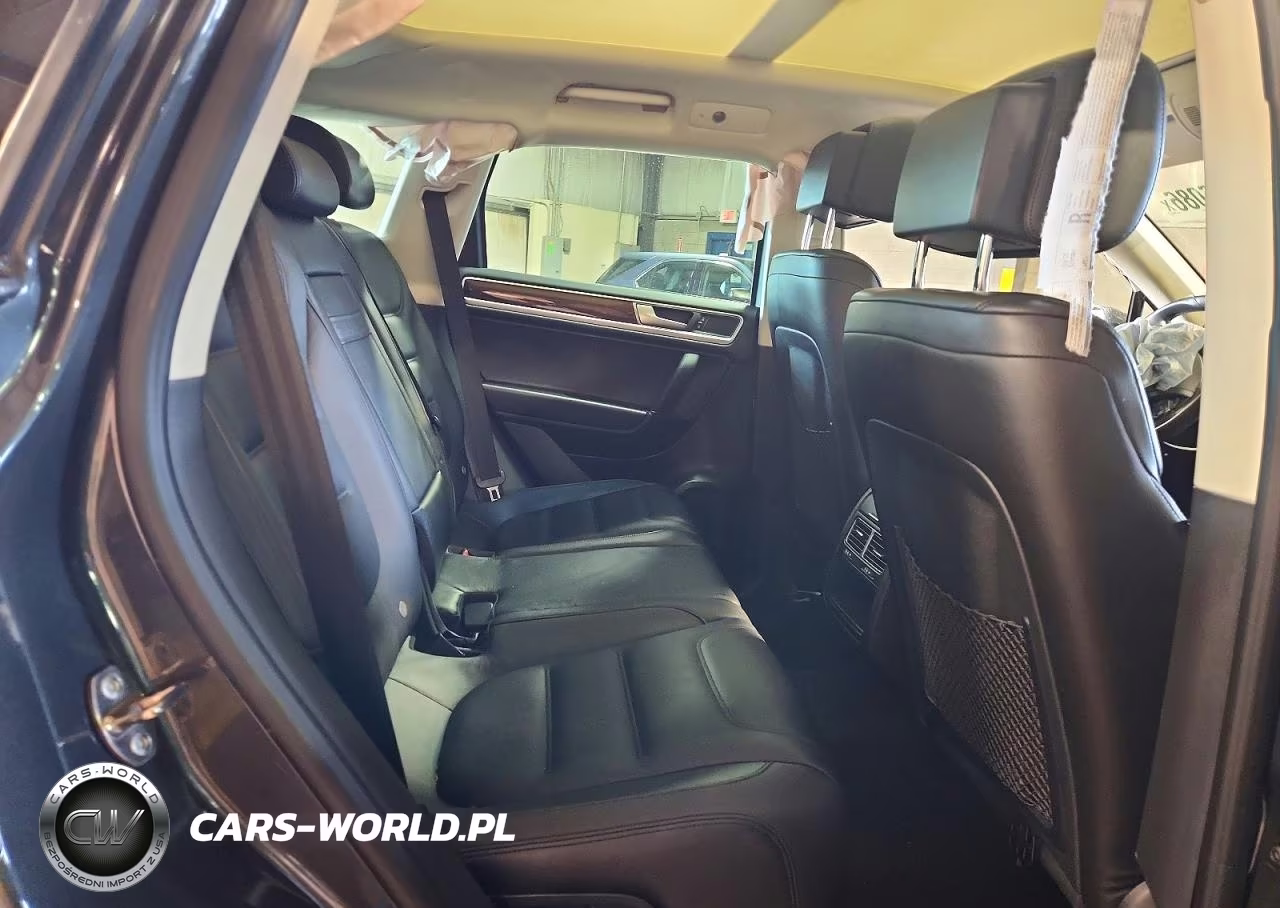 2015 Volkswagen Touareg V6 VIN:WVGEF9BP0FD002072 - 11