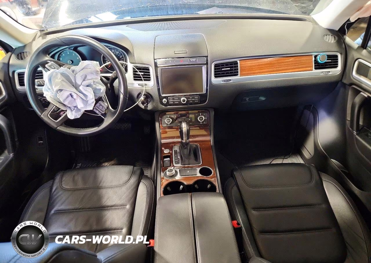2015 Volkswagen Touareg V6 VIN:WVGEF9BP0FD002072 - 8