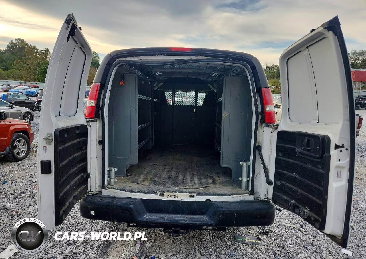 2017 Chevrolet Express G2500 VIN:1GCWGAFF5H1287025 - 10