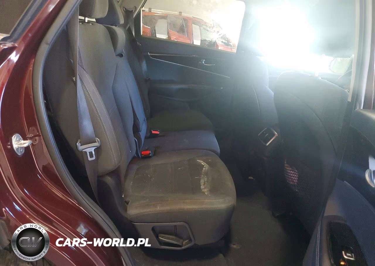2020 Kia Sorento S VIN:5XYPG4A58LG613168 - 11
