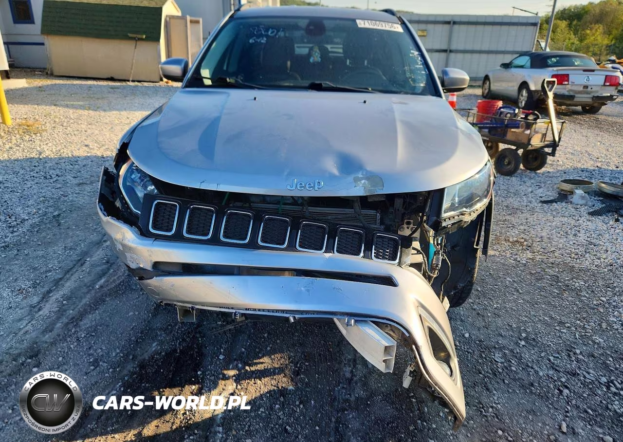 2018 Jeep Compass Latitude VIN:3C4NJCBB0JT407808 - 5