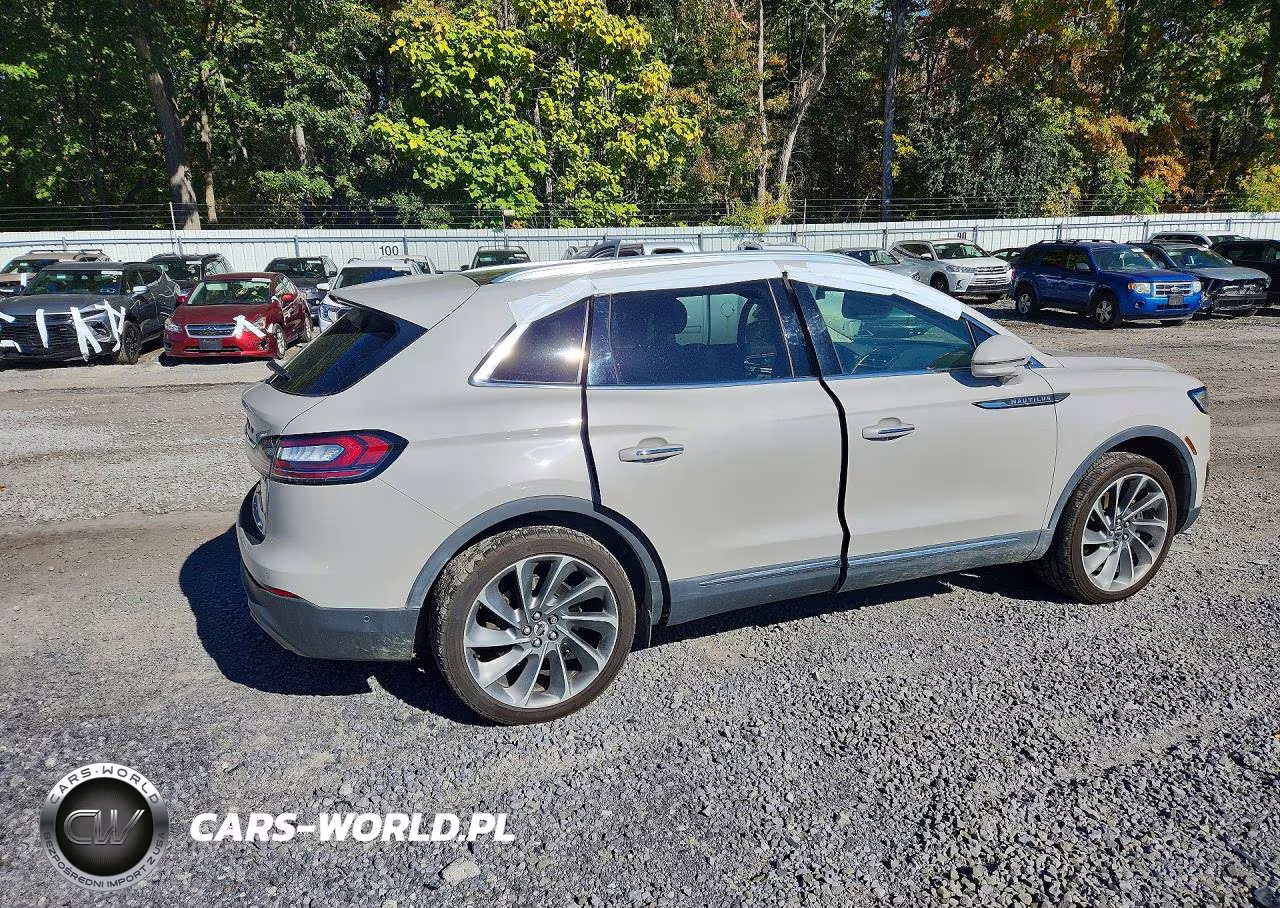 2020 Lincoln Nautilus Reserve VIN:2LMPJ8KPXLBL12835 - 3