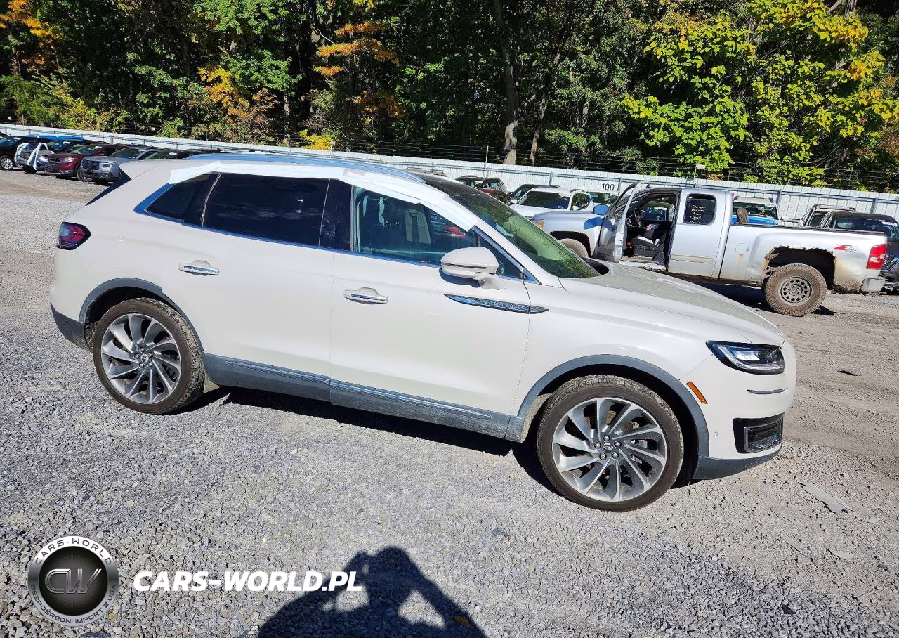 2020 Lincoln Nautilus Reserve VIN:2LMPJ8KPXLBL12835 - 4