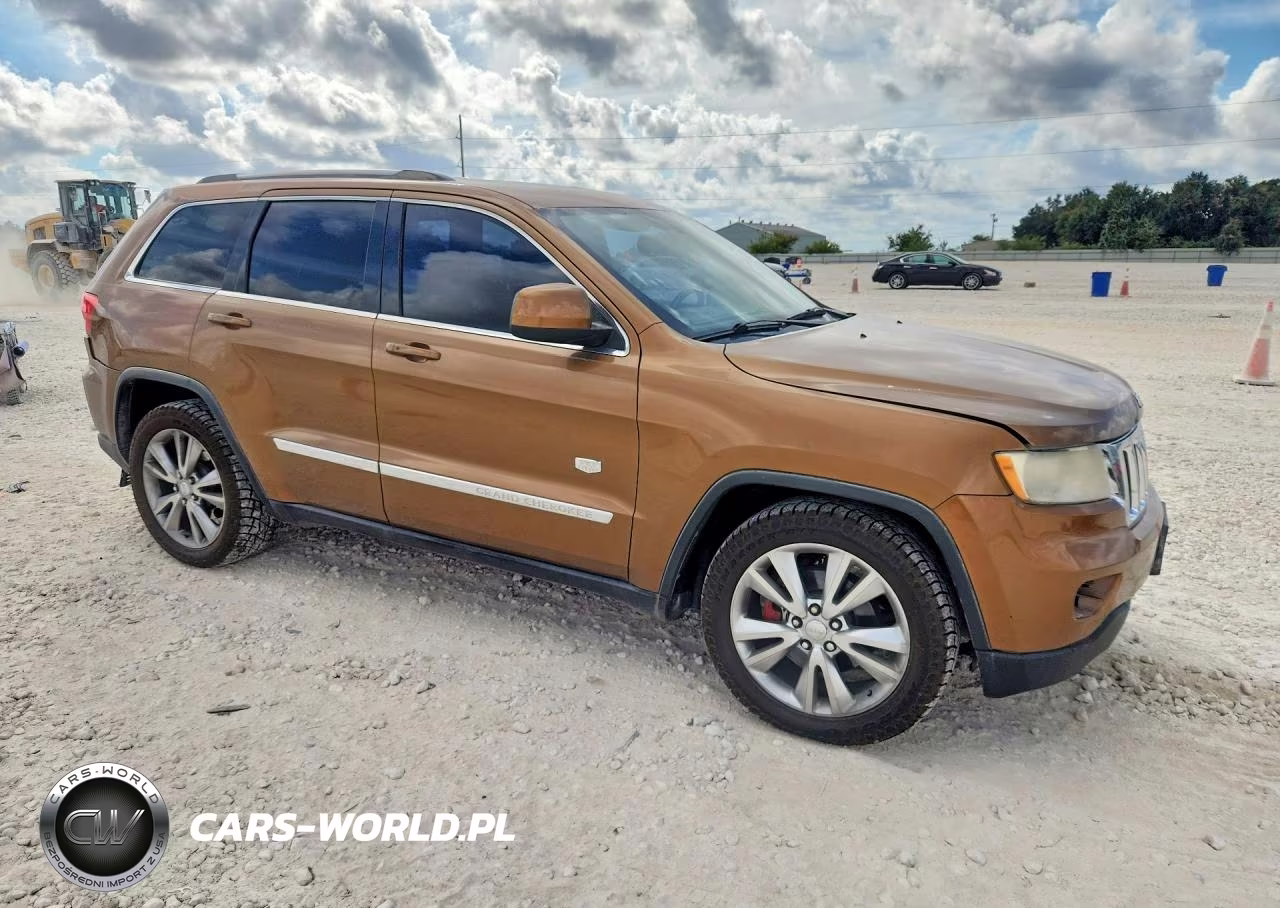 2011 Jeep Grand Cherokee Laredo VIN:1J4RS4GT4BC676469 - 4